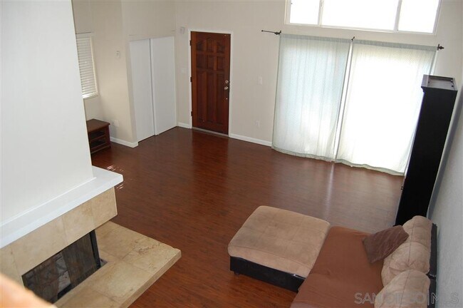Building Photo - 4064 La Jolla Village Dr