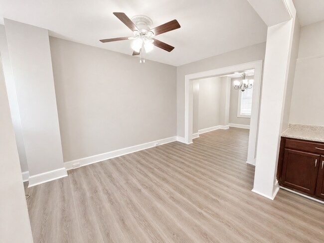 Foto del edificio - 3 Bedroom Home with Basement, Laundry Area & Bright Living Space