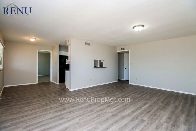 Foto del edificio - Available Now!