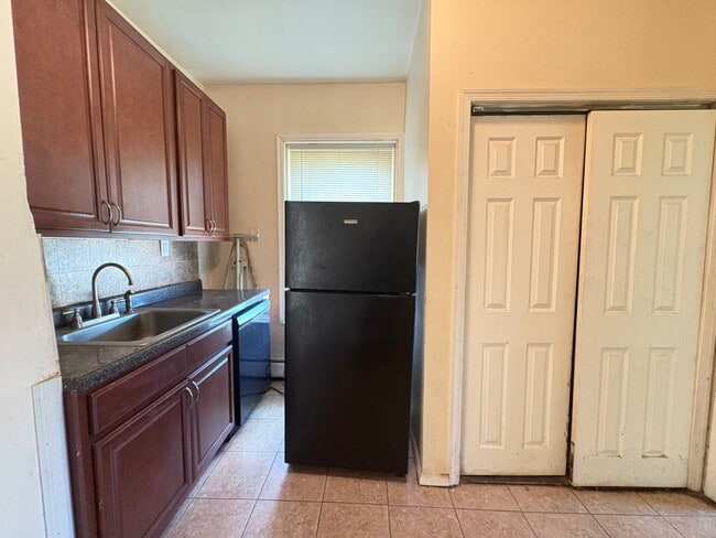 392 Rose Ave 5 - 398 Rose Ave