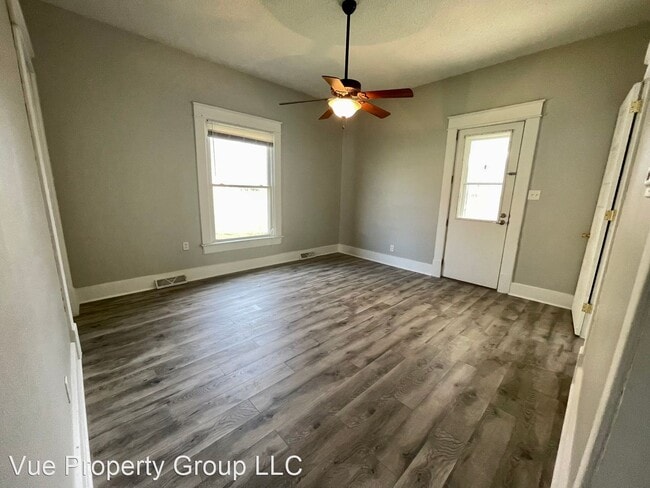 Building Photo - 2 br, 1 bath House - 428 E Vermont Street