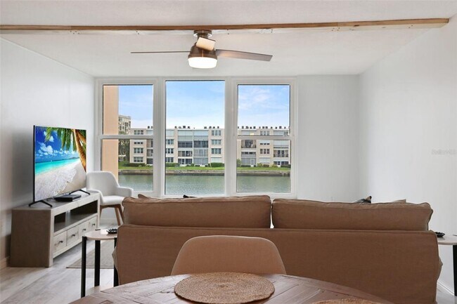 Foto del edificio - 7560 Bay Island Dr S