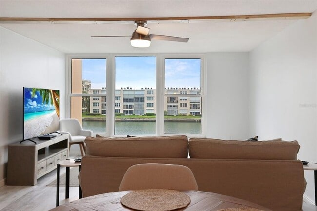 Building Photo - 7560 Bay Island Dr S