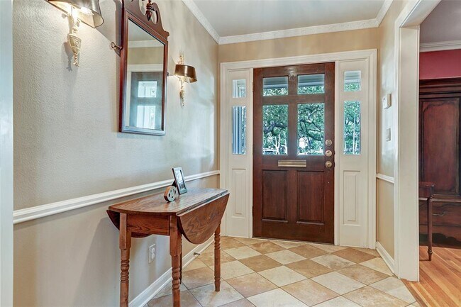 Building Photo - 1811 Briarmead Dr