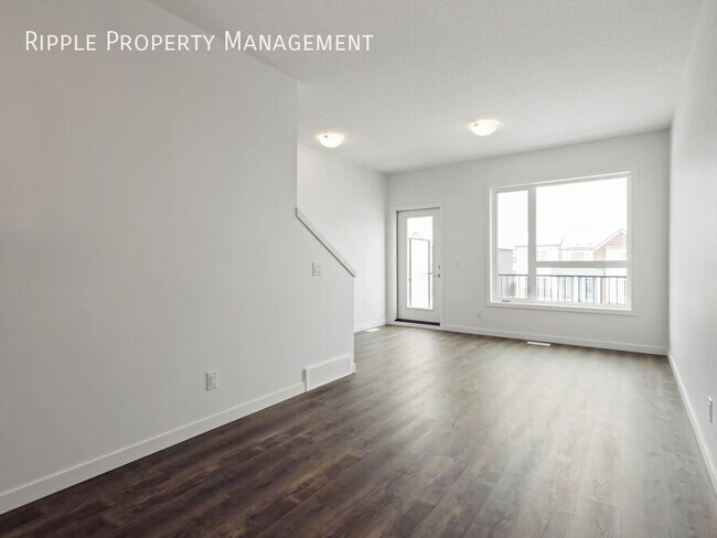Photo du bâtiment - INCREDIBLE 2 BEDS/2.5 BATHS TOWNHOUSE WITH GARAGE INCLUDED!