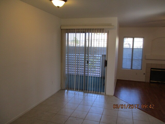 Foto del edificio - 4555 E Sahara Ave