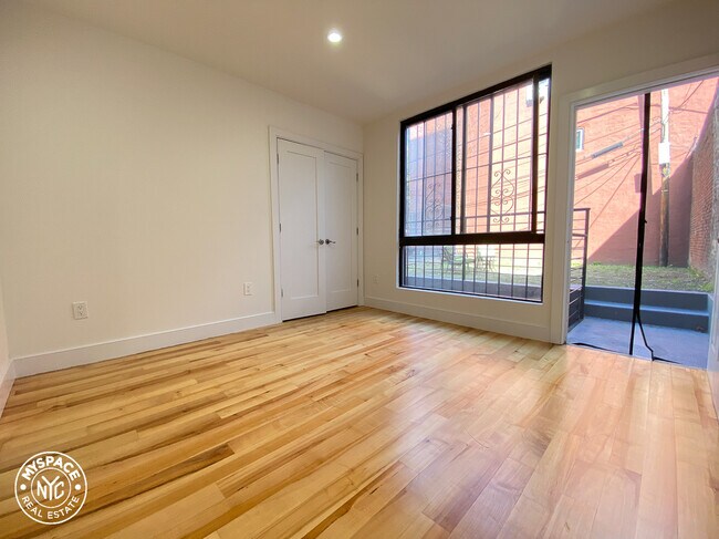 Foto del edificio - 69 Malcolm X Blvd