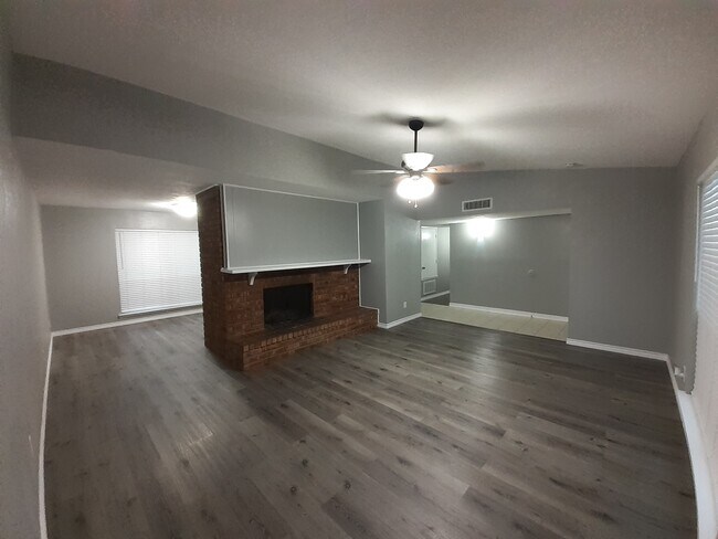 Building Photo - 9022 Millwood Dr