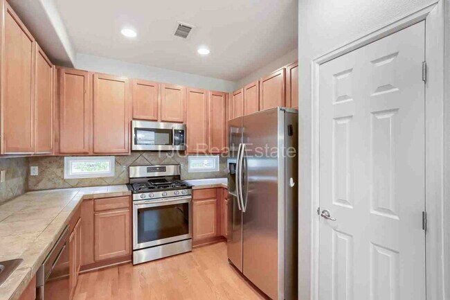 Foto del edificio - 3427 Florence Way