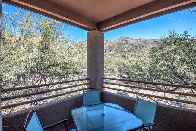 Foto del edificio - 6655 N Canyon Crest Dr