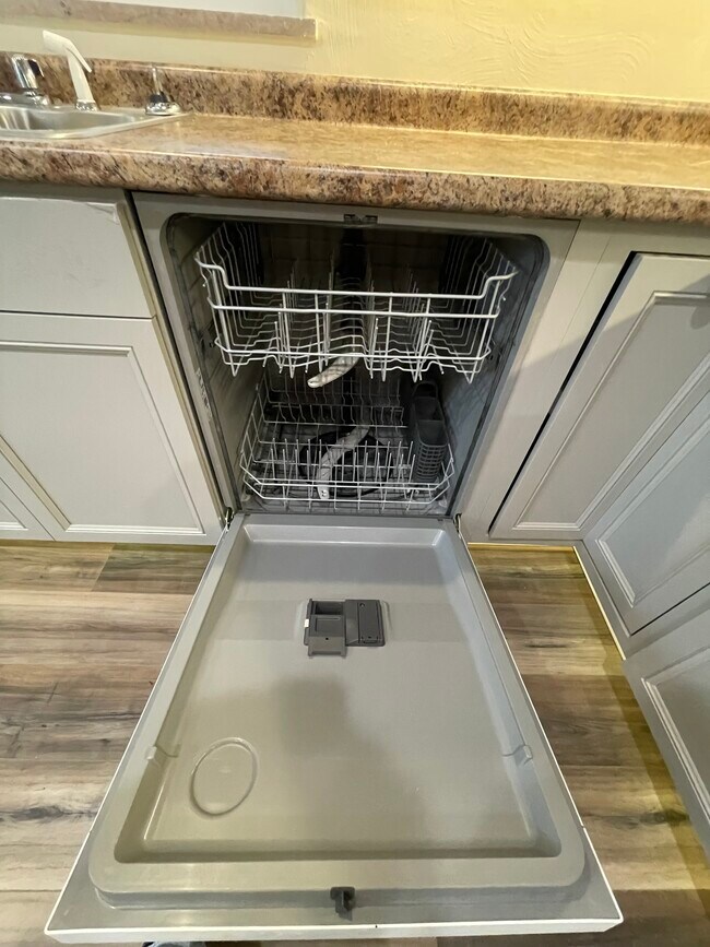 Brand new dishwasher - 1707 4th Ave