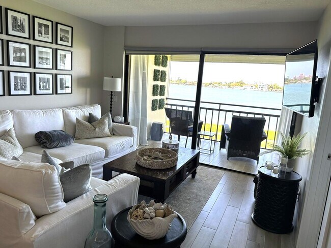 Building Photo - SEVEN MONTH FURNISHED WATERFRONT 2/2 ISLA ...