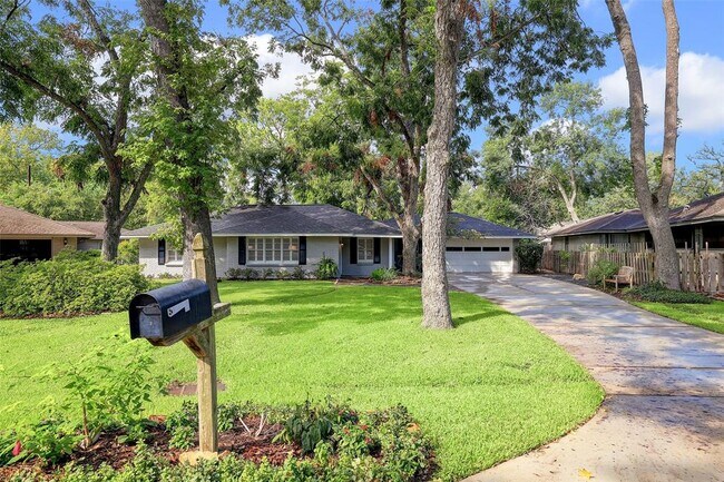 Foto del edificio - 8925 Croes Dr