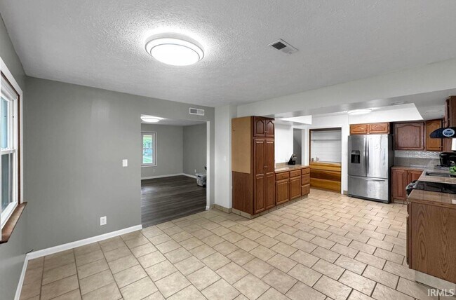 Foto del edificio - 205 S Bryan Ave