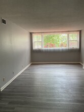 Building Photo - 210 19th St NE