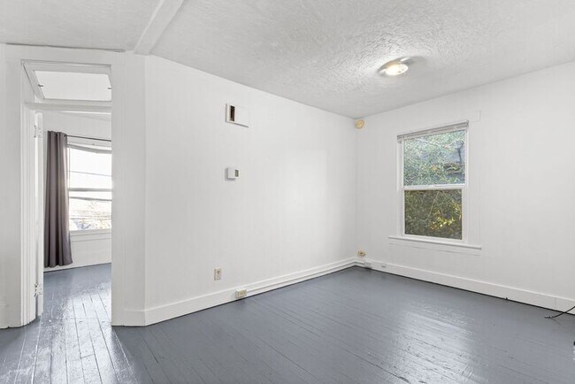 Foto del edificio - 2466 NW Vaughn St