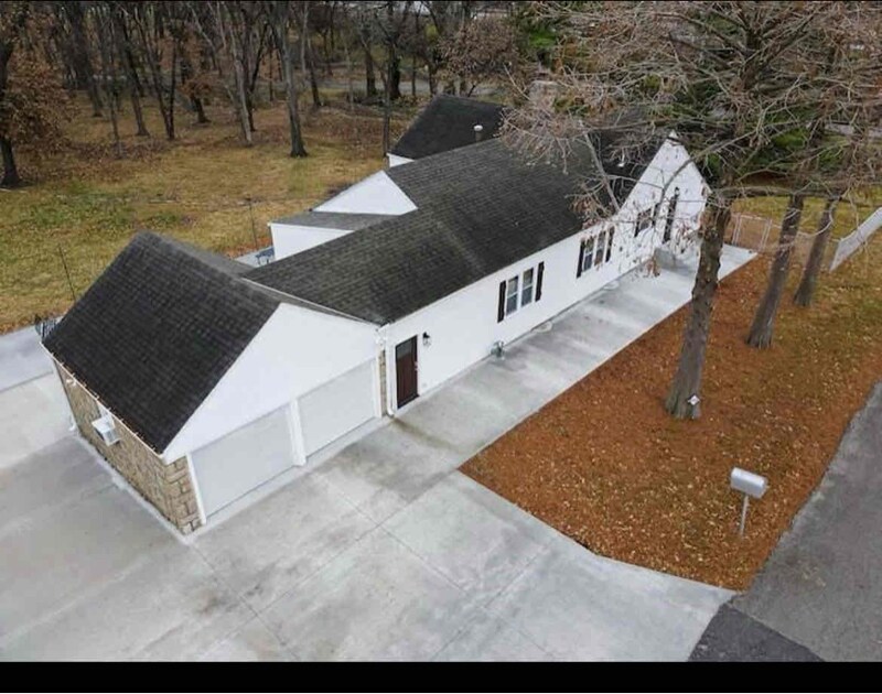Primary Photo - 900 NE 47th St