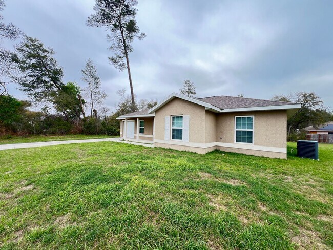 Foto del edificio - $300 OFF A MONTHS OF RENT! Beautiful 3 Bedroom, 2 Bathroom Home in Ocala!!