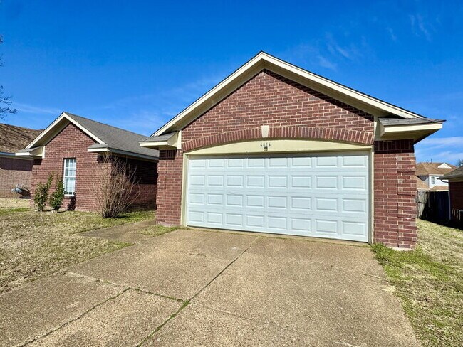 Building Photo - 6416 Valley Oak Dr