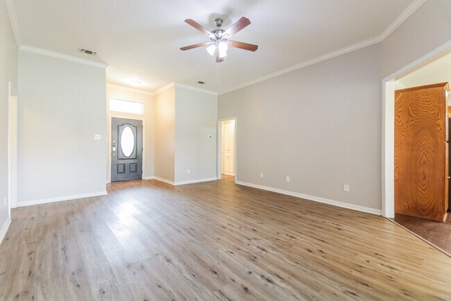 Foto del edificio - 211 Brookhaven Cir