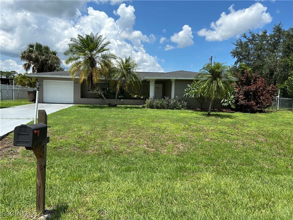 Foto principal - 405 E Jasmine Rd