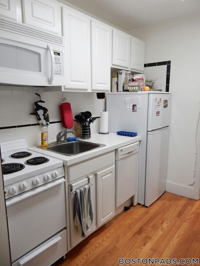 Building Photo - 45 Westland Ave