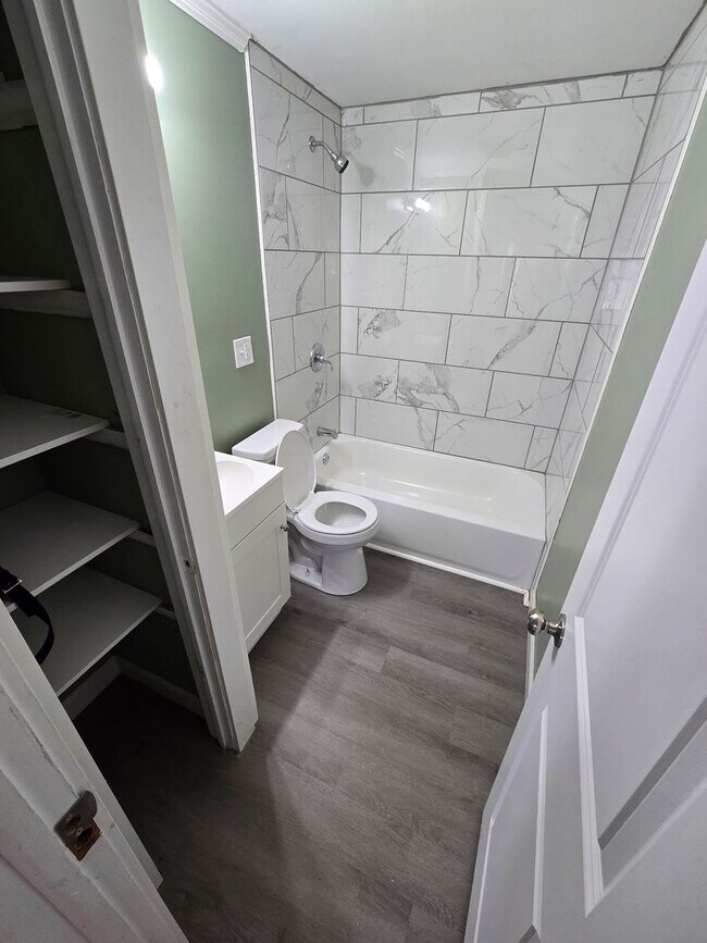 Foto del edificio - 110-118 Milburn Dr