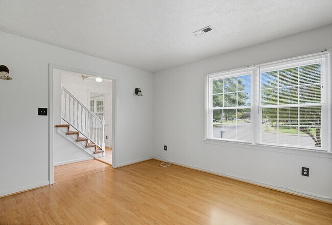 Building Photo - 40 Westview Dr