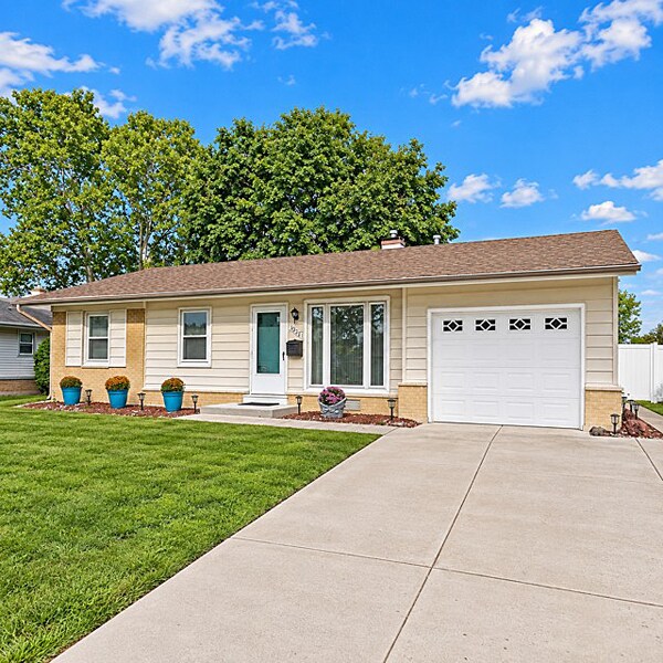 Building Photo - 1031 Maple Ln