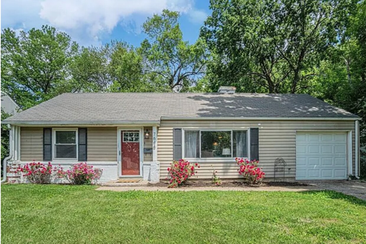 Foto principal - Charming 3-Bedroom Ranch in Prime Shawnee ...