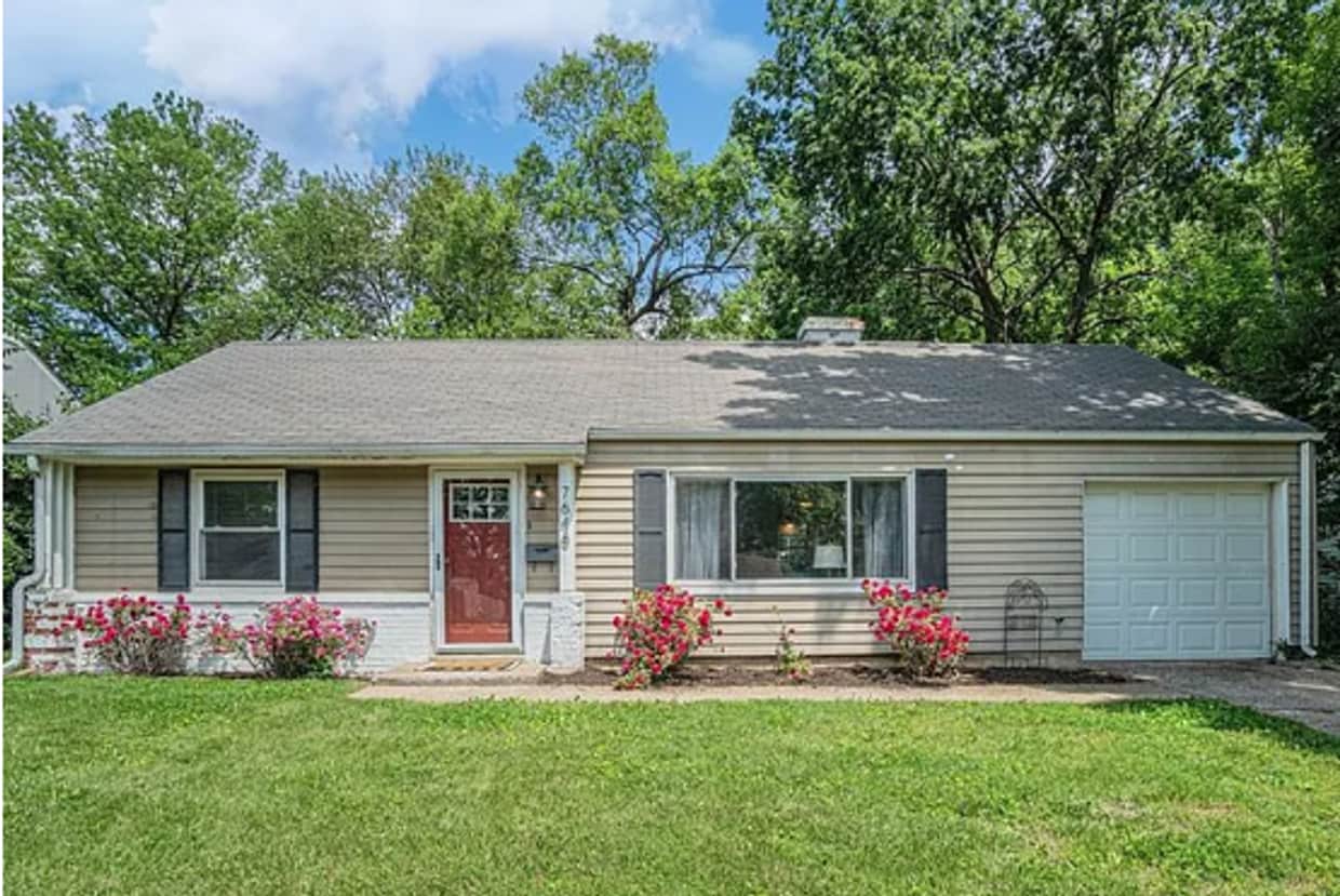 Primary Photo - Charming 3-Bedroom Ranch in Prime Shawnee ...