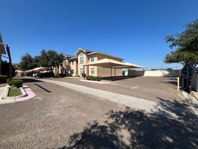 Building Photo - 2720 Camelot Dr