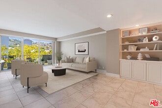 Building Photo - 818 N Doheny Dr