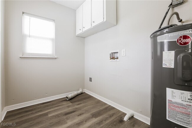 Foto del edificio - 4007 Allure Ln