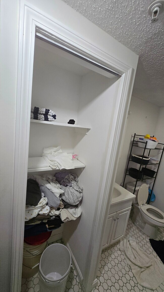 Building Photo - 31 Devereux St