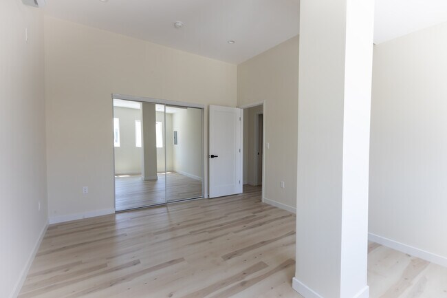 Foto del edificio - 400-402 Western Ave unit # F