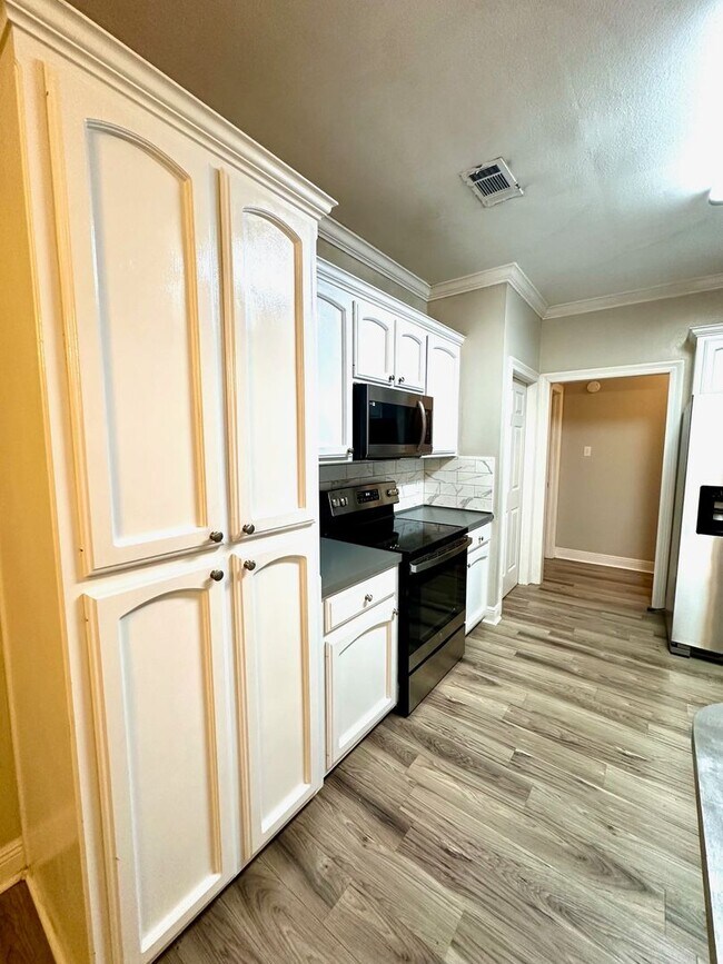 Foto del edificio - 14335 Park Meadow Dr