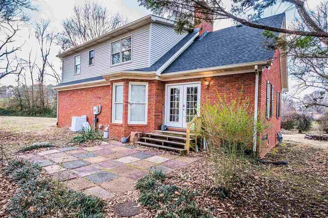 Building Photo - 322 Old Lovers Ln