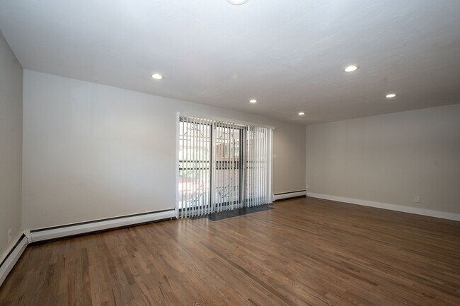 Building Photo - 821 Grape St