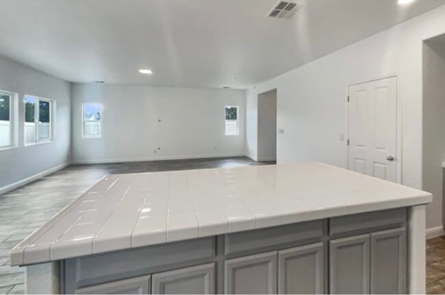 Building Photo - 3731 Roseparke Way