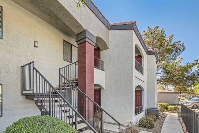 Building Photo - 950 Seven Hills Dr