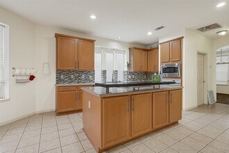 Building Photo - 13911 Blue Vista Dr