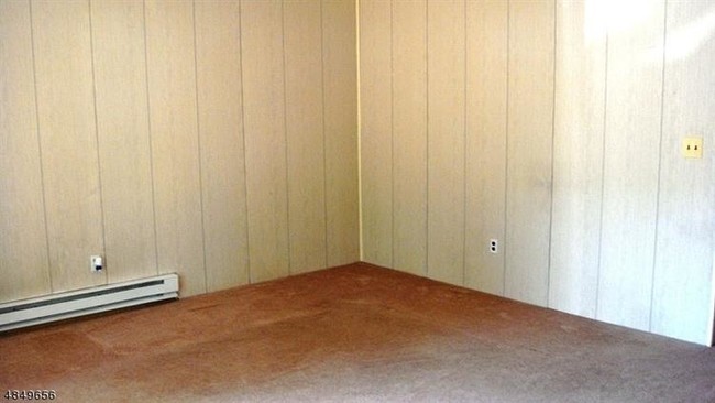 Building Photo - 808 Eves Dr