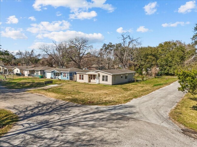 Building Photo - 1002 Orange St