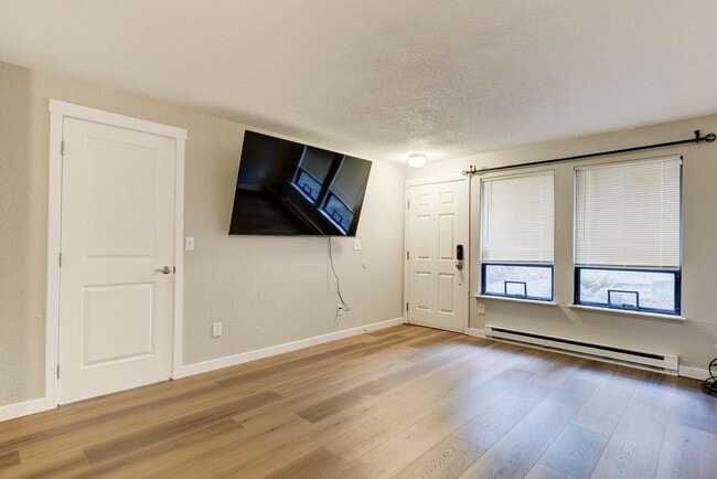 Building Photo - 2 Bedroom Ground Floor Condo