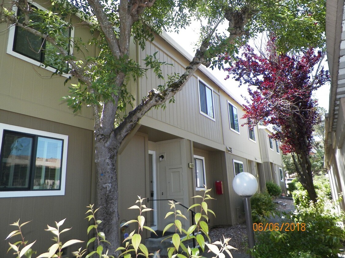 Foto principal - 10 Park Crest Ct