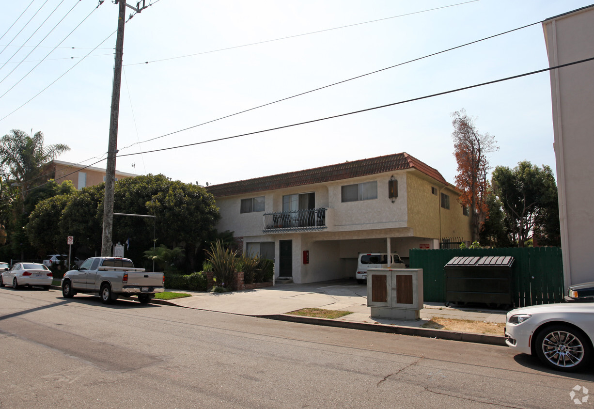 Primary Photo - 11970 Iowa Ave Apts.