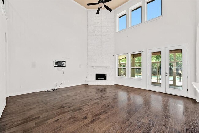 Building Photo - 1800 Camino Alemeda