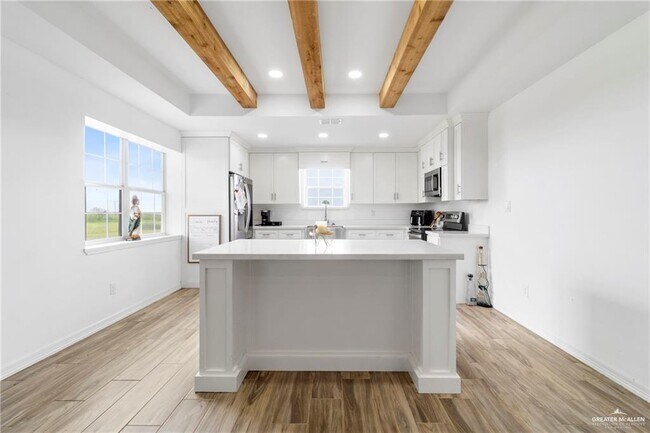 Foto del edificio - 13 Jesus Flores Rd