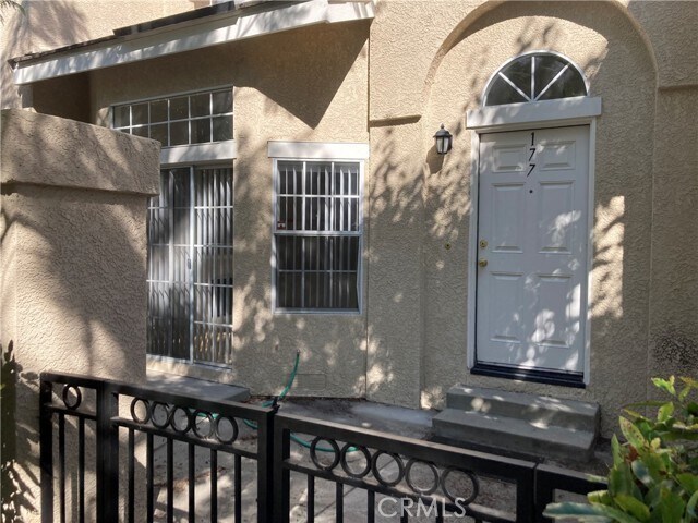 Foto principal - 2300 Maple Ave